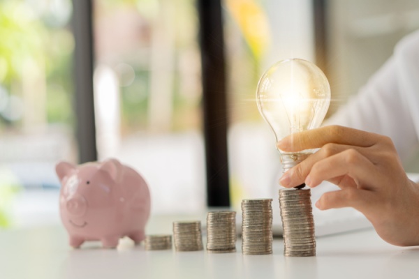 11 branches professionnelles vont bénéficier, dès cet été, d’un accompagnement financier dans le cadre de l’appel à projets lancé en 2024 par l’Agence nationale pour l’amélioration des conditions de travail (ANACT) et la Direction générale du travail (DGT) pour refondre leurs classifications du travail, un levier essentiel de la gestion des compétences et du dialogue social. Focus.