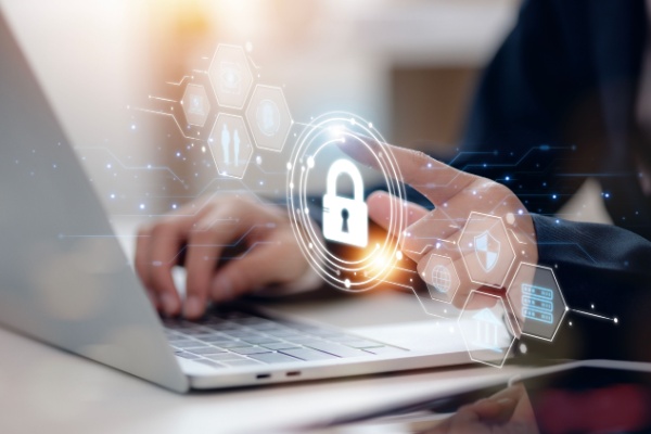 Face à la montée en puissance des tentatives de hameçonnages et autres actes de cybermalveillance, la direction générale des Finances publiques (DGFiP) a décidé de renforcer la sécurité de ses services en ligne. Comment ?