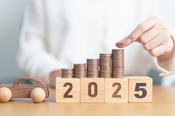La loi de finances pour 2025 a créé une taxe annuelle incitative relative à l’acquisition de véhicules légers à faibles émission, revisité la taxe sur le transport aérien de passager, assoupli le régime de la taxe sur le numérique… Des mesures qui viennent de faire l’objet de précisions : lesquelles ?