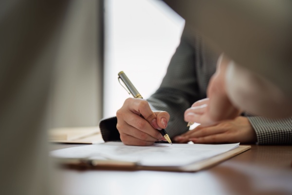 La loi de finances pour 2025 a modifié les tarifs de la taxe sur les conventions d’assurances (TCA) et a créé une exonération pour les assurances de groupe souscrites par un employeur public au titre d’une protection sociale complémentaire couvrant le risque de prévoyance. Des nouveautés pour lesquelles la date d’entrée en vigueur vient d’être confirmée…