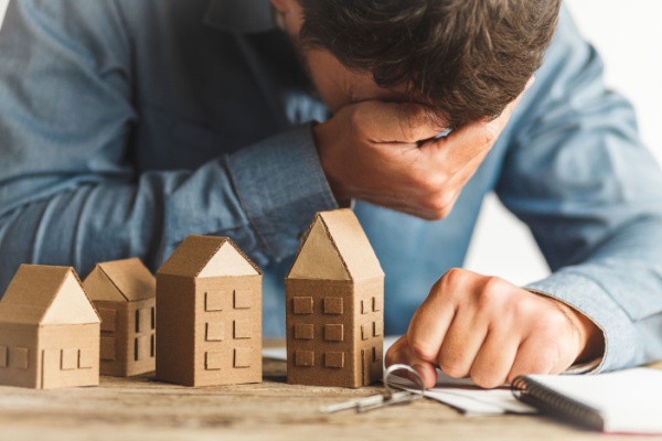 La procédure des saisies sur salaire a été largement remaniée au 1er juillet 2025. Des changements entraînant des conséquences très concrètes pour le secteur de la location immobilière depuis cette date…