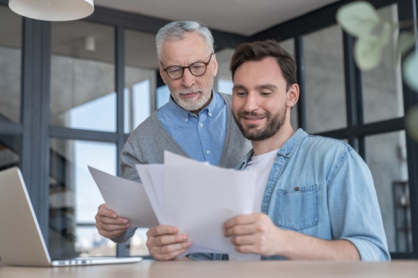 Jusqu’au 31 août 2025, l’âge de l’ouverture des droits à la retraite progressive oscille entre 60 et 62 ans, en fonction de l’année de naissance du salarié qui souhaite en bénéficier. Un âge d’ouverture des droits qui vient tout juste d’être abaissé pour toutes les pensions de retraite prenant effet dès le 1er septembre 2025. Voilà qui mérite quelques explications…