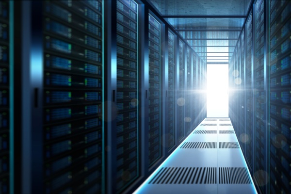 Les centres de données, aussi appelés data centers, constituent un enjeu dans de nombreux secteurs, mais également en matière énergétique. Pour allier le développement de ces centres avec les enjeux écologiques, la loi d’adaptation au droit de l’Union européenne du 30 avril 2025, dite DDADUE 5, encadre la performance énergétique des centres de données : comment ?