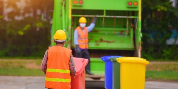 Shutterstock_collectedechetstauxtva