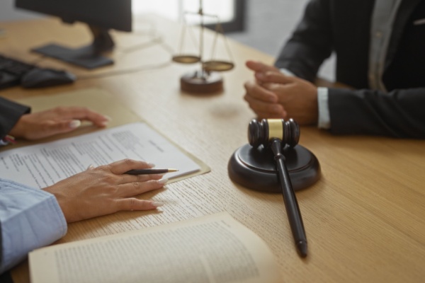 Dans le cadre de la contestation judiciaire de son redressement, un cotisant qui a fait l’objet d’un contrôle Urssaf peut-il transmettre au juge une pièce justificative qu’il n’a pas transmise aux agents chargés du contrôle ? Une question qui vient tout juste d’être tranchée par le juge…