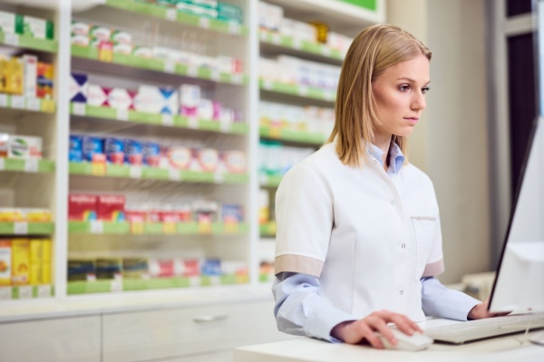 Pour rappel, il est possible pour les fournisseurs de produits pharmaceutiques de consentir des remises, des ristournes et des avantages commerciaux aux pharmacies d’officine. Cette faculté est toutefois restreinte par des plafonds fixés par les pouvoirs publics. Des plafonds qui viennent d’être fixés jusqu’en 2028…