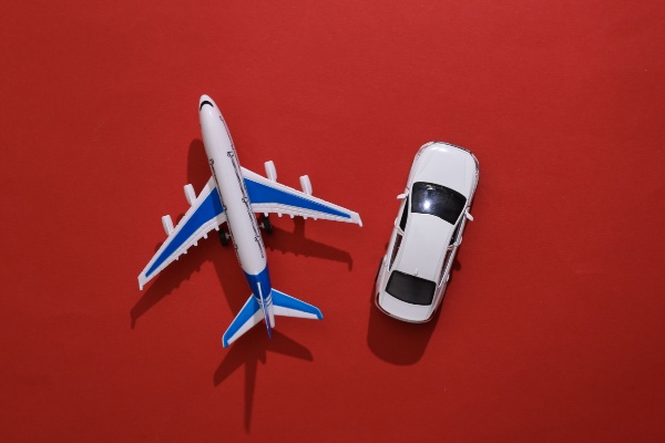 La loi de finances pour 2025 a apporté certaines modifications concernant les taxes à l'immatriculation, les taxes annuelles sur l'affectation économique des véhicules de tourisme et la taxe sur le transport aérien de passagers (TTAP). Des modifications qui viennent de faire l’objet de précisions…