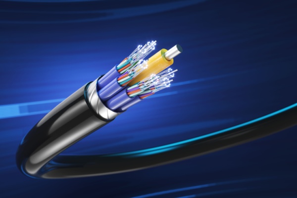 Afin de poursuivre le déploiement de la fibre optique, le Gouvernement a mis en place, en cas de difficultés de raccordement, une aide financière pour les travaux achevés entre le 1er septembre 2025 et le 31 mai 2027. Cependant, seules certaines communes listées par les pouvoirs publics sont éligibles à cette aide. Une liste qui vient d’être modifiée…