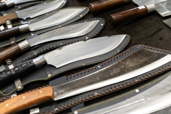 Les objets pouvant être utilisés comme des armes font l’objet de restrictions à la vente. Le cadre réglementaire de ce type de vente a été durci et de nouvelles obligations s’imposent aux commerçants…