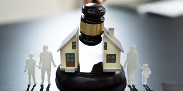 Shutterstock_20separationducouple-2