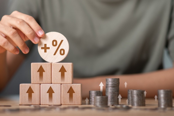 Le plafond de la Sécurité sociale est le montant maximum en euros des rémunérations ou gains à prendre en compte pour le calcul de certaines cotisations. Il est fonction de la périodicité de la paie (mensuelle, trimestrielle, par quinzaine, etc.). Quelles sont les valeurs fixées pour l’année 2026 ?
