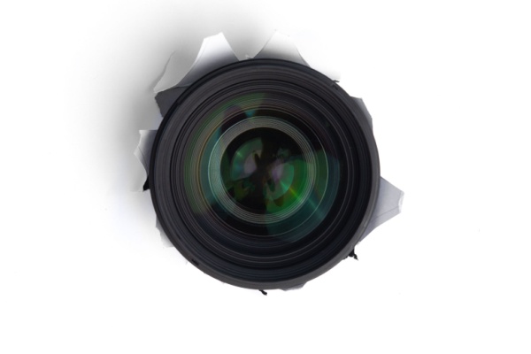 Récemment, la Commission nationale de l’informatique et des libertés (CNIL) a épinglé un grand magasin parisien pour avoir dissimulé des caméras ainsi que des micros dans 2 réserves, pour faire face à des vols internes…