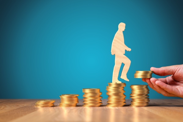 Si l’employeur peut évaluer le travail et les compétences professionnelles des salariés, c’est à la seule condition que la méthode d’évaluation réponde à des critères précis, objectifs et pertinents au regard de la finalité poursuivie. Mais alors, qu’en est-il des critères comportementaux du salarié ? Réponse du juge…