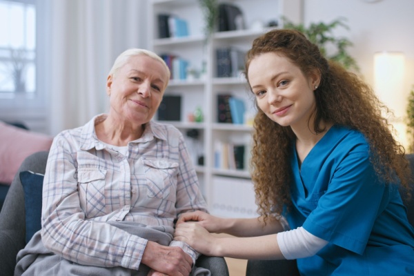 Vous proposez des prestations d’entretien de la maison et des travaux ménagers au bénéfice exclusif de personnes handicapées ou âgées dépendantes, dans le cadre de contrats spécifiquement dédiés à ce type de public, et parfois financés par un organisme. Quel taux de TVA devez-vous appliquer ? Réponse…
