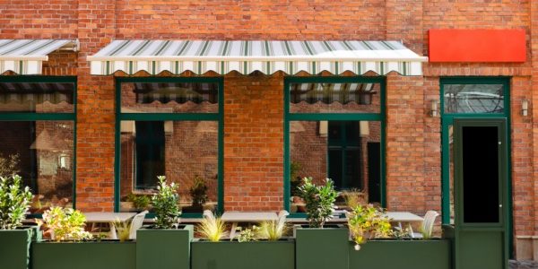 Shutterstock_licmtcourrieravocat2