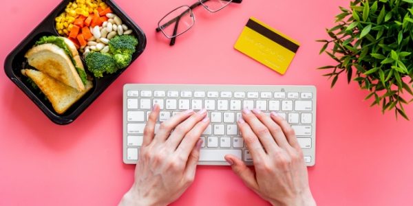Shutterstock_titrerestaurantteletravail1
