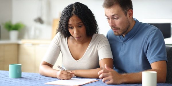 Shutterstock_couplequitournelapage