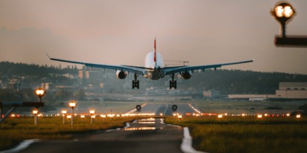 Shutterstock_taxetransportaerien-2