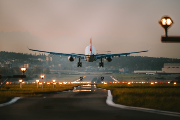 Les entreprises de transport aérien sont redevables de différentes taxes telles que la taxe sur le transport aérien de passagers ou de marchandises ou encore la taxe sur les nuisances sonores aériennes qui doivent être déclarées selon des échéances qui viennent d’être modifiées. Explications…