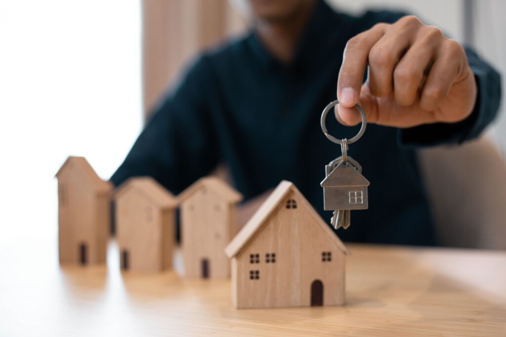 Les plus-values réalisées lors de ventes immobilières en faveur de la réalisation de logements sociaux étaient exonérées d’impôt sur le revenu jusqu’au 31 décembre 2025. Mais en l’absence de loi de finances définitive pour 2026 au 31 décembre 2025, cette exonération a-t-elle réellement pris fin ?