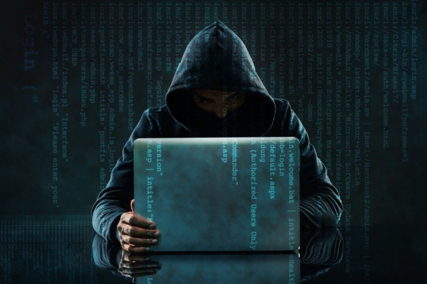 Si Internet se veut être un espace de communication libre, pour autant, le Gouvernement se voit dans l’obligation de restreindre cette liberté dans des cas très spécifiques pouvant mettre en péril l’ordre public. Des restrictions qui imposent des obligations à différents acteurs du numérique…