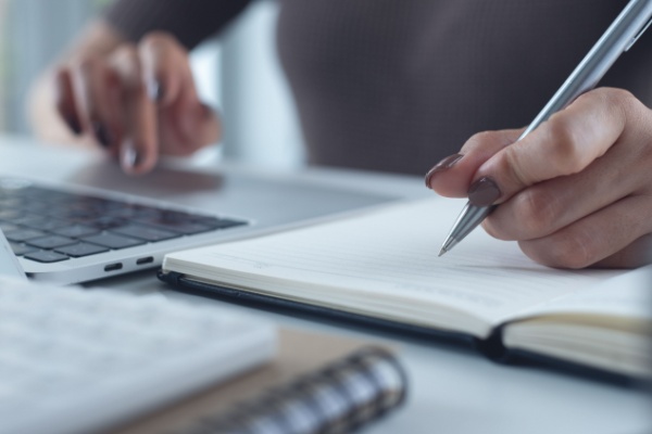 La loi de finances pour 2026 prévoit d’élargir le champ de la taxe d’apprentissage aux structures à but non lucratif jusqu’alors exonérées. À partir de quand cette nouvelle obligation s’appliquera-t-elle concrètement ?