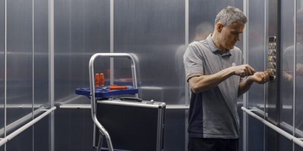 Shutterstock_ascenseur