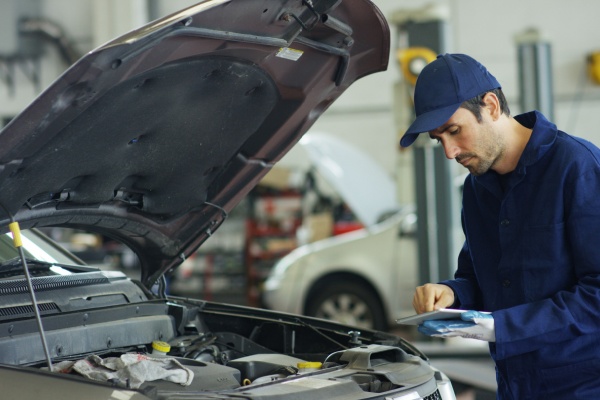 Les réseaux et centres de contrôle technique perçoivent, pour chaque contrôle technique effectué, une somme qu'ils reversent à l'organisme technique central du contrôle technique des véhicules. Une redevance forfaitaire qui vient de faire l’objet d’une légère revalorisation…
