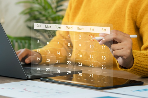 L’Urssaf vient de dévoiler le calendrier de la déclaration des revenus artistiques perçus en 2025 par les artistes-auteurs relevant des bénéfices non commerciaux (BNC) et, dans le même temps, elle rappelle les règles applicables à la possible modulation des cotisations sociales dues au titre du 2e trimestre. Voilà qui mérite quelques explications…