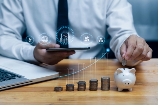 Les plans d’épargne-retraite (PER) d’entreprises doivent garantir qu’une part des versements faits sur le compte dédié permettent de réduire progressivement les risques financiers auxquels sont exposés les épargnants. Une application pratique de cette exigence qui vient de faire l’objet d’un léger sursis…