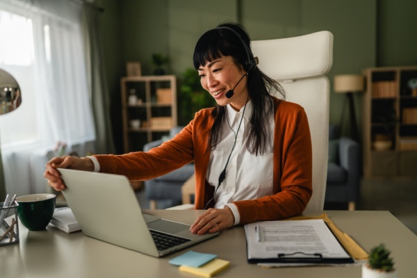 Employer un salarié à domicile peut ouvrir droit à un avantage fiscal non négligeable : le crédit d’impôt pour l’emploi d’un salarié à domicile. Conditions d’accès, activités concernées, dépenses prises en compte ou encore modalités déclaratives : voici l’essentiel à connaître pour en bénéficier en 2026.