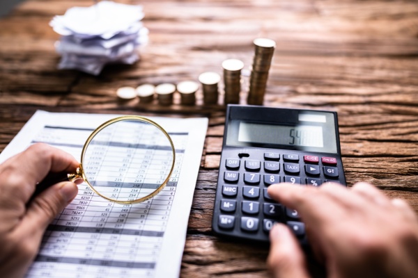 En matière d’intégration fiscale, la question des délais de réclamation revêt une importance stratégique. Lorsqu’un redressement vise une filiale, la mise en recouvrement qui en découle ouvre bien un nouveau délai pour contester l’imposition. Mais encore faut-il en maîtriser la portée, comme l’illustre une affaire récente…