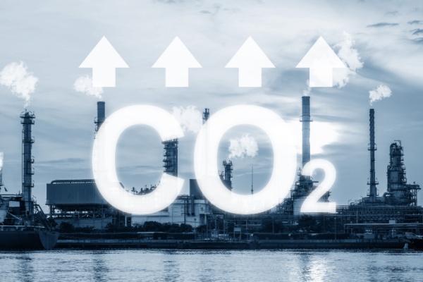 Entré dans sa phase définitive en 2026, le mécanisme d’ajustement carbone aux frontières (MACF) impose de nouvelles obligations aux importateurs de certains produits à forte intensité carbone. Afin d’en assurer la mise en œuvre en France, des précisions viennent d’être apportées…