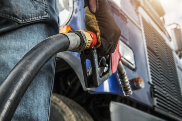 Pour répondre à la crise énergétique qui touche de nombreux professionnels dépendant de l’utilisation de carburants hydrocarbures, le Gouvernement a proposé la mise en place de plusieurs aides. L’une d’elles s’adresse aux « professionnels modestes et gros rouleurs », qui vient de faire l’objet de précisions…