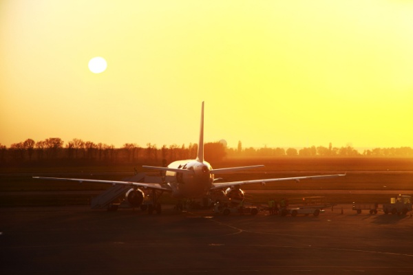 Le secteur de l’aviation civile obéit à un nombre important de règles relatives à la sûreté que doivent observer ses acteurs. Une nouvelle catégorie d’intervenants se voit impliquée…