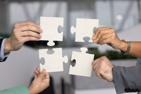 Les dirigeants d’associations peuvent voir leur responsabilité personnelle engagée à l’occasion des fautes détachables de leurs fonctions. Retour sur cette notion à partir d’un cas vécu qui a vu la responsabilité personnelle de 2 dirigeants engagée pour avoir essayé de sauver leur association…