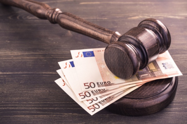 Parce qu'elle a omis de mentionner plusieurs reprises de provisions dans sa liasse fiscale, une société se voit réclamer une amende conséquente. Une sanction qu'elle conteste, estimant que seules les dotations aux provisions sont concernées par cette obligation déclarative. Une analyse que l'administration fiscale ne partage pas. Et le juge ?