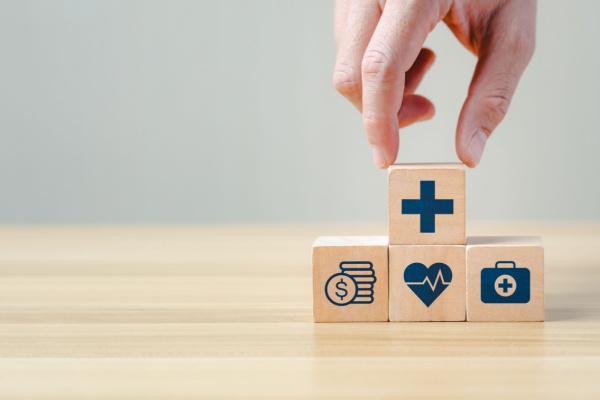 Maladie, handicap, proche à aider, difficultés financières… Les travailleurs indépendants peuvent bénéficier d’aides spécifiques de l’Assurance Maladie pour préserver leur activité ou éviter une situation de précarité. Tour d’horizon des dispositifs existants…