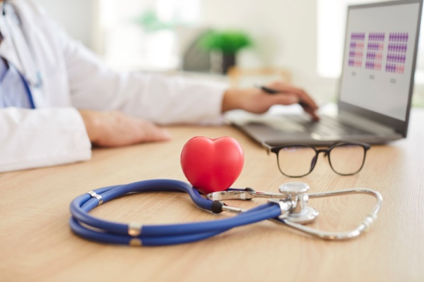 Un site internet est mis à disposition des professionnels de santé et du grand public pour permettre le signalement de certains évènements sanitaires considérés comme indésirables. La liste des évènements qui peuvent être signalés évolue…