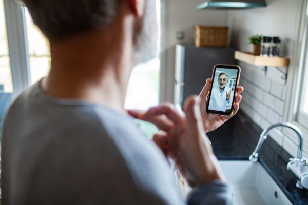 Contre-visite médicale, information de l’employeur et renouvellement des arrêts en télémédecine : plusieurs règles évoluent pour mieux encadrer les arrêts de travail, limiter les abus et lutter contre les arrêts de travail frauduleux. Tour d’horizon des mesures les plus importantes en la matière…