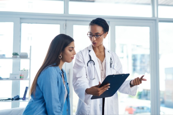 Le système de permanence des soins, également appelé « gardes », permet de consulter des professionnels de santé en dehors des heures habituelles de consultation. Les médecins qui assurent la régulation de ce système perçoivent une rémunération dont l’attribution évolue…