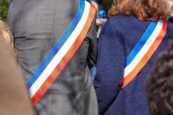 Dans le but d’encourager l’engagement politique local, la loi a créé un nouveau statut qui renforce les droits des salariés candidats ou titulaires d’un mandat local. Une évolution qui appelle, côté entreprise, plusieurs ajustements, notamment en matière de ressources humaines. Lesquels ?