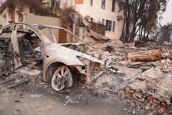 Face aux incendies exceptionnels qui ont touché la Gironde et les Landes, plusieurs mesures de soutien sont annoncées en faveur des particuliers et des professionnels sinistrés. Reports de paiement, dégrèvements d’impôts locaux, exonération de contribution de sécurité immobilière : faisons le point…
