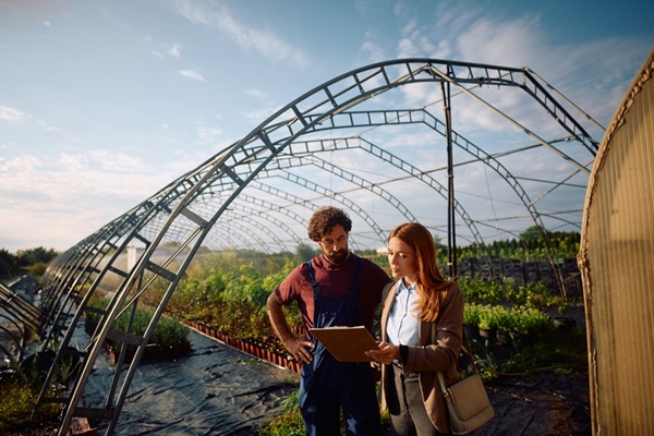 Pour accompagner la montée en puissance du réseau France services agriculture, les règles applicables aux porteurs de projets agricoles évoluent. Désormais, plusieurs dispositifs de protection sociale et d'allégement de cotisations sont rattachés au projet personnalisé d'installation (PPI), qui remplace progressivement l'ancien plan de professionnalisation personnalisé (PPP).