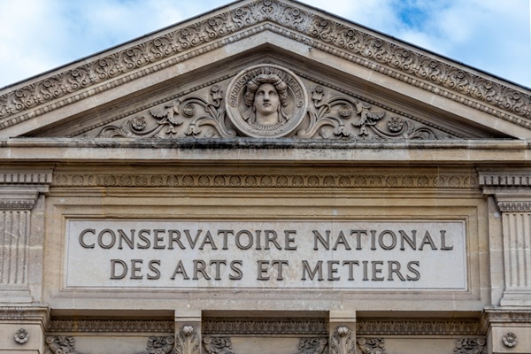 Dans le but d’adapter le cadre du classement des conservatoires aux évolutions des missions de l’enseignement artistique public, les établissements sont classés en différentes catégories. Ce classement nécessite de passer par une demande afin de rendre plus lisibles les exigences auxquelles les établissements doivent satisfaire…