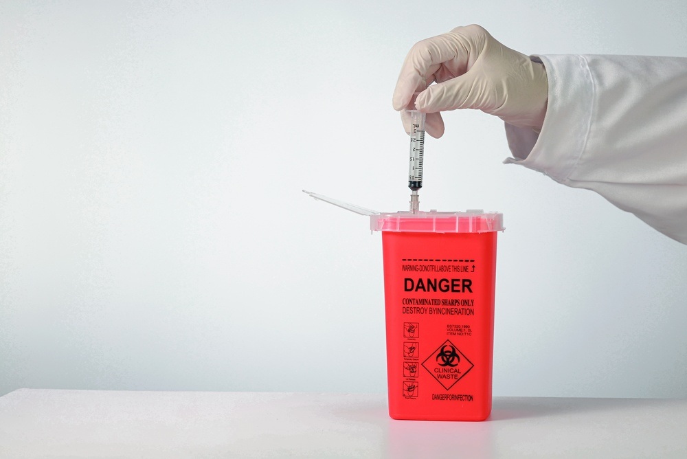 Afin de trouver des alternatives au jetable dans le domaine de la santé, les pouvoirs publics ont ouvert la possibilité pour les opérateurs du secteur de mener, sur autorisation, des expérimentations sur la valorisation et le réemploi des emballages des déchets d'activités de soins à risques infectieux (DASRI). Une autorisation dont on connaît désormais les modalités pratiques…