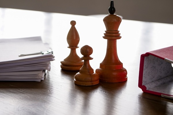 Un héritier qui renonce à une succession est, en principe, considéré comme n'ayant jamais hérité. Mais lorsqu'il a déjà accompli certains actes traduisant son acceptation de la succession, cette renonciation lui permet-elle encore d'échapper à la taxe foncière due au titre des biens hérités ? Réponse...