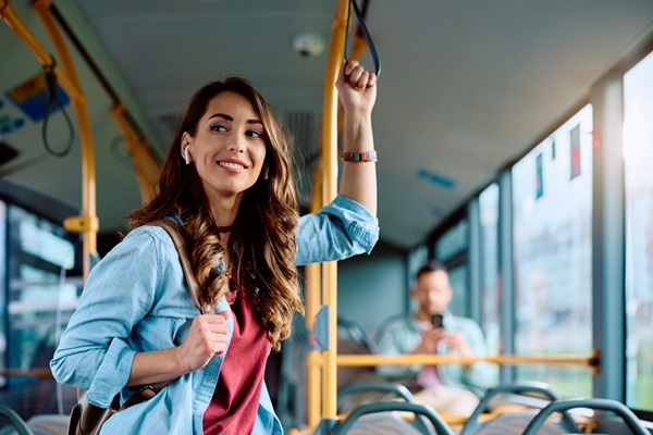 Afin de faciliter la mobilité des étudiants de premier cycle en sciences maïeutiques, formés pour devenir sage-femmes ou maïeuticien, une indemnité forfaitaire de transport est instaurée pour certains stages éloignés de leur établissement de formation et, dans certains cas, de leur domicile : pour quel montant et sous quelles conditions ?
